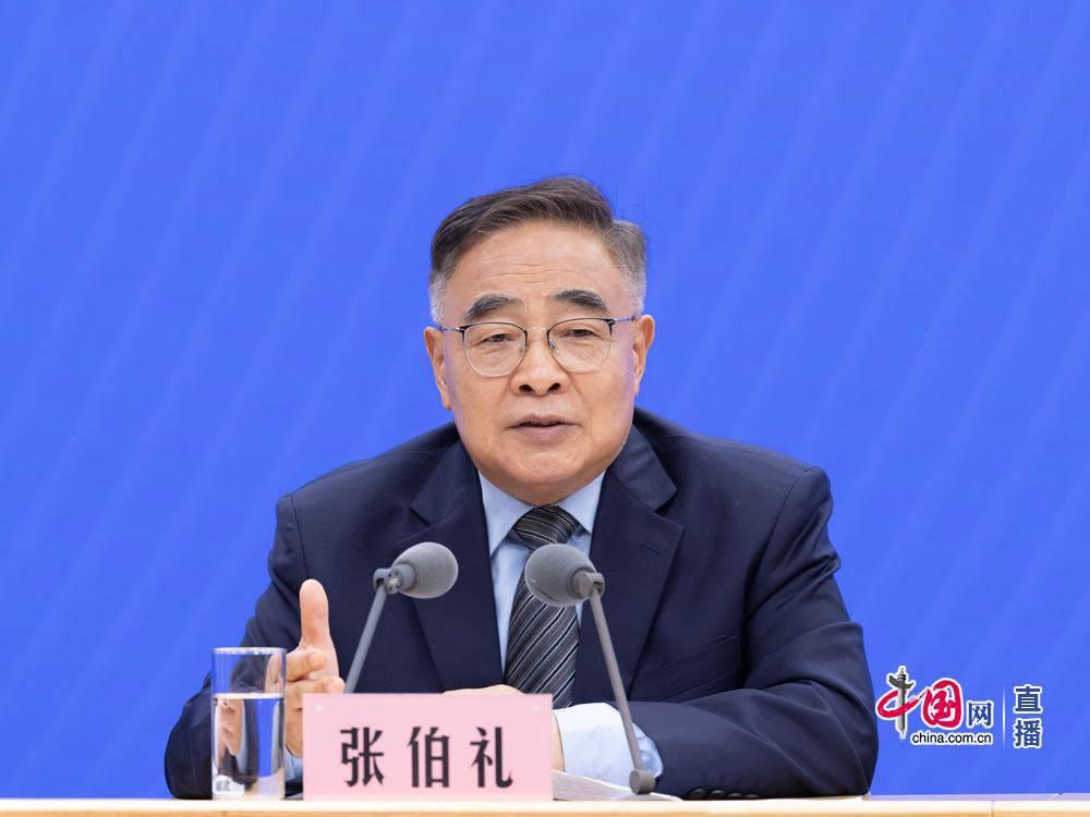 肇绿凝